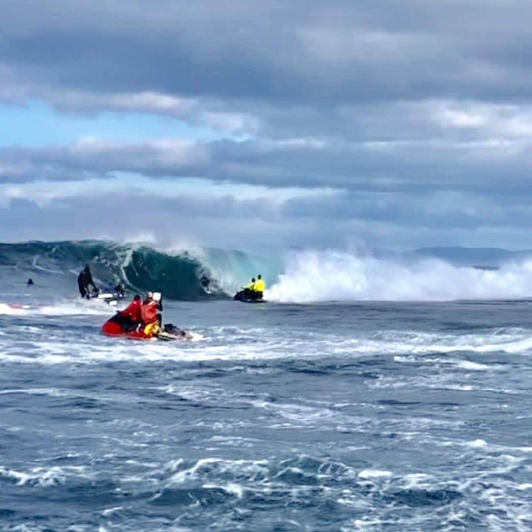 クリス・ヘムズワースさんのインスタグラム写真 - (クリス・ヘムズワースInstagram)「Wild trip to Shipstern Bluff in Tasmania for the#redbullcapefear event. Congrats to all the madmen who competed and @nathan_florence for taking the win that was insane!! Thanks also @avminaircharter for yet another seamless trip @markmathewssurf @zocobodypro @emerysurfboards @lukemun 🤙🤙🤙🤙」5月13日 21時28分 - chrishemsworth