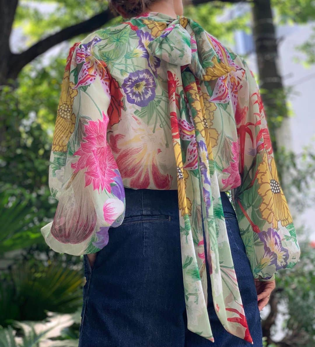 丸山敬太さんのインスタグラム写真 - (丸山敬太Instagram)「—-NEWS—- .. 〈 KEITA MARUYAMA 2019 Spring &Summer COLLECTION 〉 “Plein de Soleil” . “Blooming Flowers” “Light Denim” . 丸山邸・阪急うめだ店・公式オンラインストアにて続々新作が入荷しております！ . . 是非この機会にご来店くださいませ。 . . ー丸山邸ー 営業時間 12:00〜20:00 （毎週月曜日定休・祝日営業） 東京都港区南青山4-25-10 1F TEL 03-3406-1935 . ーKEITA MARUYAMA WEB STOREー http://store-keitamaruyama.com/pc/item/?condition=4 ぜひトップ画面のHP URLからアクセスくださいませ。 . . ★イベント情報 〈 HANKYU UMEDA POP UP 〉 阪急うめだ本店にて 5/15(水)〜5/21(火)の期間 ポップアップストアを開催いたします。 . 夏を彩る新作コレクションと限定のアイテムをご紹介いたします。 . 期間限定のこの機会にぜひお立ち寄りください。 . . . 〈HANKYU UMEDA POP UP STORE〉 会場: 阪急うめだ本店 3Fモード D.EDIT 会期:5/15(水)〜5/21(火) . ーKEITA MARUYAMA 阪急うめだ本店ー 日〜木曜日 10:00〜20:00 金・土曜日 10:00〜21:00 大阪府大阪市北区角田町8-7-3F TEL 06-6313-0605 . . #keitamaruyama  #PleindeSoleil #2019SS #linen  #サマーファッション #夏 #ポップアップ #popup #限定アイテム #期間限定  #bloomingflowers #print #beach #ケイタマルヤマ #denim」5月13日 21時35分 - keitamaruyama_official