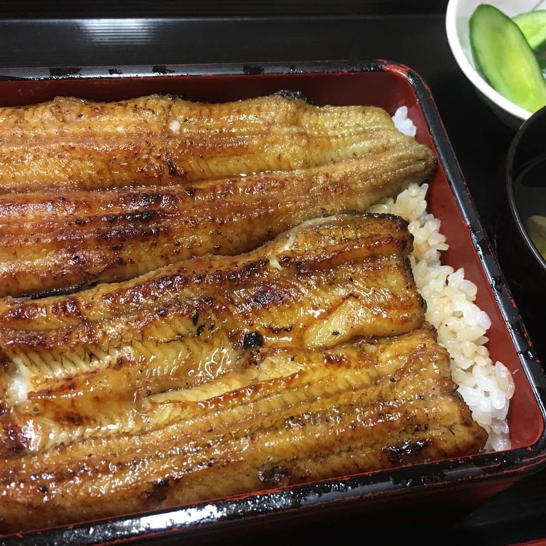 山本幸平さんのインスタグラム写真 - (山本幸平Instagram)「ヨーロッパ遠征へ行く前に日本最後の夕食をキムさんご夫妻と一緒にウナギ&ドジョウ鍋で元気注入出来ました！ご馳走さまでした‼️ 行ってきます‼️」5月13日 21時36分 - kohey55