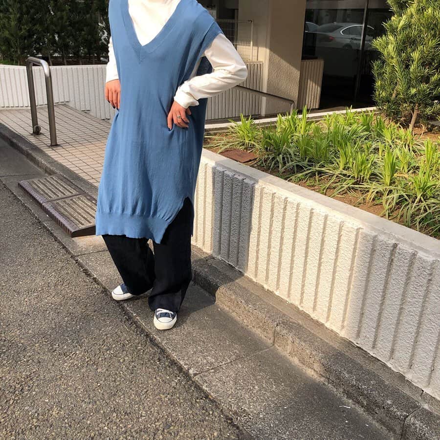 MINELALのインスタグラム：「【New Item!!】 #MINELAL 19Spring/Summer . ＊French sleeve V-neck knit . フレンチスリーブのＶネックニットです。 . 今季流行のVネックはレイヤーが楽しめる１枚。 . 中にT-シャツを重ねればカジュアルな印象に、  ブラウスを重ねればキュートな印象に、  ウエストマークでベルトをしても大人な印象に、 . . MINELAL ONLINEへはプロフィールから☝️」