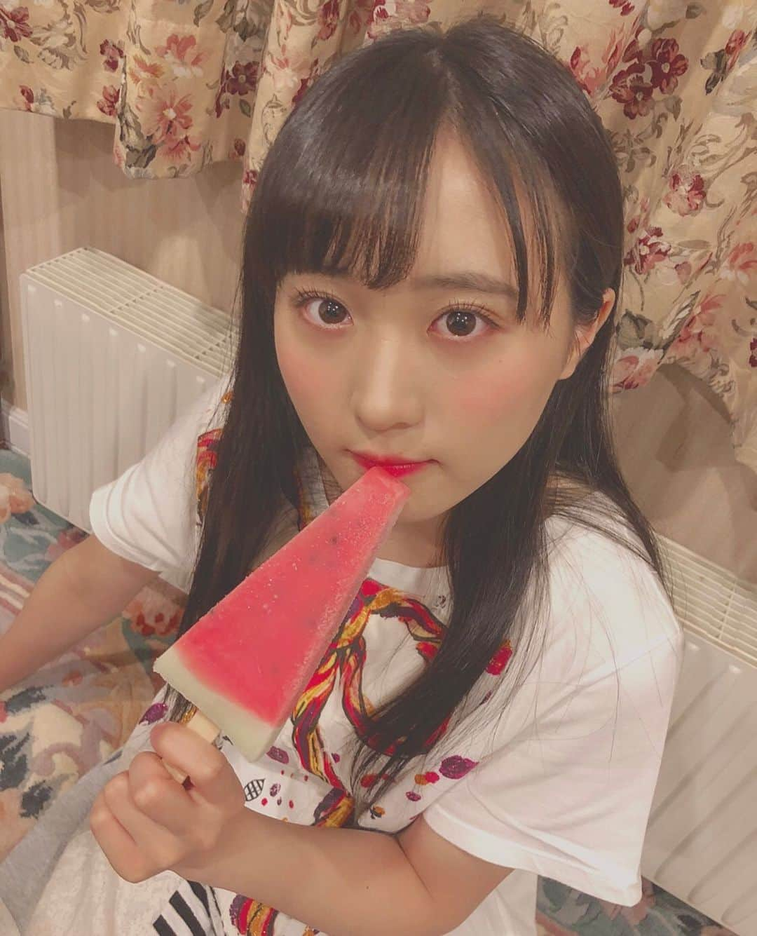 坂口渚沙さんのインスタグラム写真 - (坂口渚沙Instagram)「久しぶりに スイカバー食べた🍦🍉. . #スイカバー. #美味しい.」5月28日 17時31分 - nagisa_sakaguchi