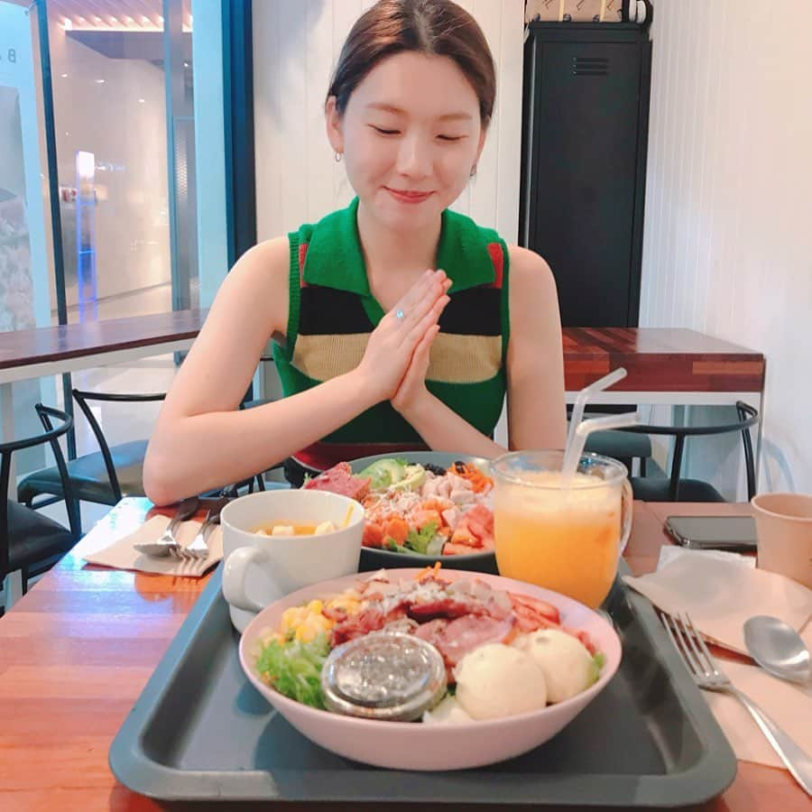 キム・ジンギョンさんのインスタグラム写真 - (キム・ジンギョンInstagram)「요즘 나의 최애 식단 🥗🍴건강하고 맛있는 한끼들😋You Are What You Eat 🌱💚 #진경식탁」5月28日 16時08分 - jinkyung3_3