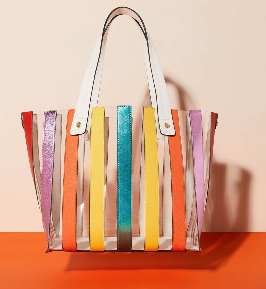 アクセサライズのインスタグラム：「Take the colours of the rainbow everywhere you go with our Sassie tote bag. Mixing the vinyl trend with this season’s brights: cue a statement-making look. 🌈 Tap the link in our bio to shop. #Accessorize #InstantSummer」