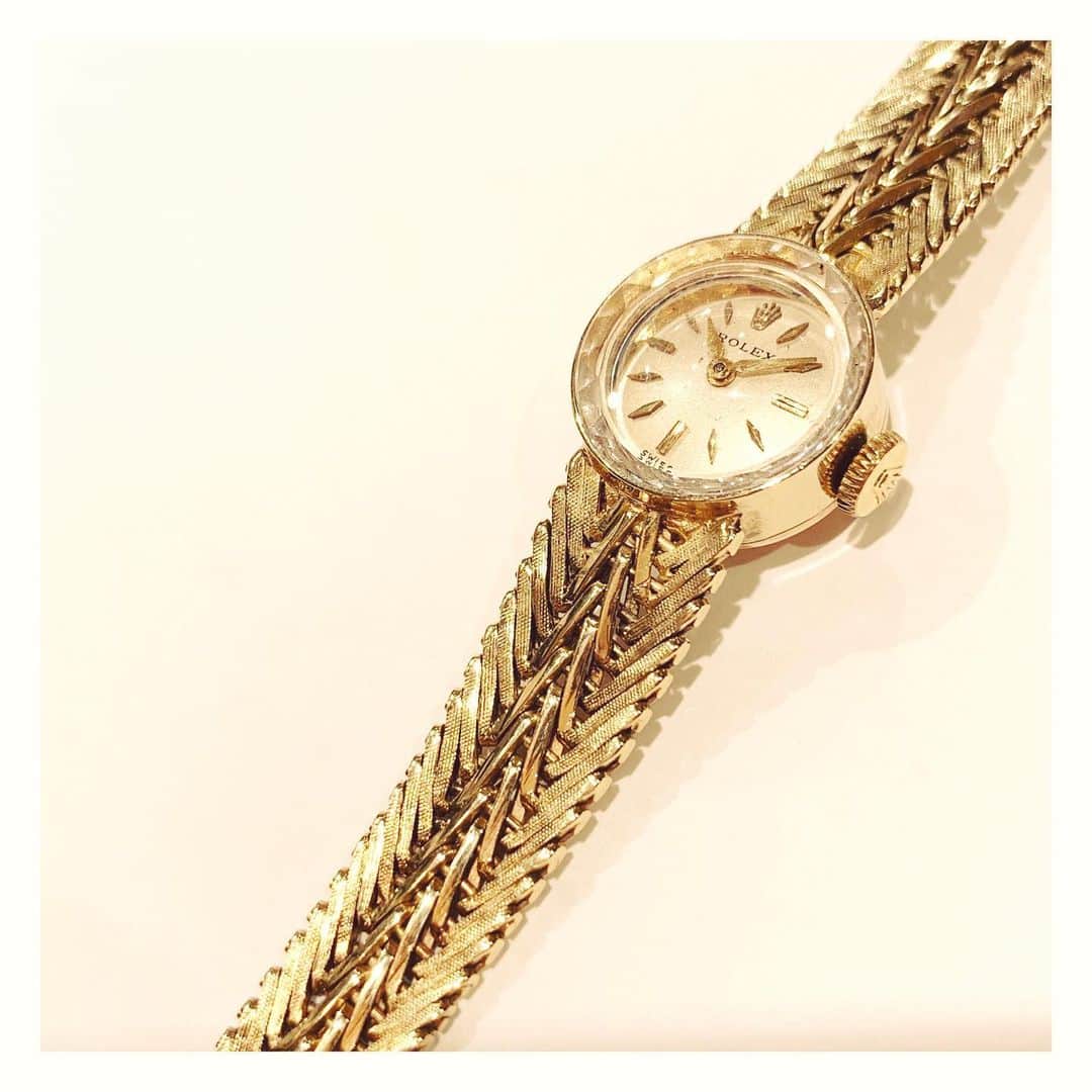 のインスタグラム：「-HIROB新宿店-﻿ antique rolex﻿ 18003890-716910﻿ ¥380000+tax﻿ ﻿ 希少な1本が入荷しました。﻿ 是非店頭にてご覧ください。﻿ ﻿ tel:03-5908-2680﻿ ﻿ #hirob﻿ #hirobshinjyuku﻿ #baycrews﻿ #antiquewatch﻿ #vintagewatch﻿ #rolex﻿ ﻿ #ヒロブ﻿ #ヒロブ新宿﻿ #ベイクルーズ﻿ #アンティークウォッチ﻿ #ヴィンテージウォッチ﻿ #ロレックス﻿」