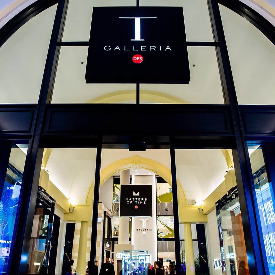 DFS & T Galleriaさんのインスタグラム写真 - (DFS & T GalleriaInstagram)「Discover the world’s largest retail exhibition of timepieces and jewelry as it arrives exclusively to T Galleria by DFS, Sydney, from May 24 to July 31. Featuring over 80 timepieces from renowned brands including @franckmuller_geneve , @ulyssenardinofficial , @roger_dubuis and more, Masters of Time X is a special anniversary collection that highlights craftsmanship, design and innovation.  #DFSMasters #TGalleria #ShopDutyFree」5月28日 16時02分 - dfsofficial