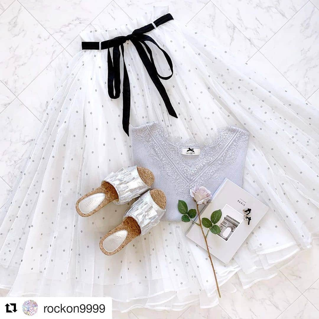 VIVIAN Collectionさんのインスタグラム写真 - (VIVIAN CollectionInstagram)「ステキなコーデありがとうございます💕 #Repost @rockon9999 (@get_repost) ・・・ * ♡Newin♡ @labelleetude_official のOdette💗 もう何色目❓ってくらいハマってる❣️ 特にドットシリーズは写真見た時から 絶対買おうって決めてたんだ🎶 結局、少し前に登場してた カーキドットのOdetteと2色買い（笑） * キラキラ涼し気なサンダルは @vivian_collection_official のアイテム👡 シルバーの靴とか気になってはいるんだけど、 なかなか手が出せなくて💧 でもvivianの靴はプチプラだからチャレンジしやすい❣️ 実際届いてみたらめちゃくちゃ可愛くて 履きやすいし、楽チンだし、すっかりお気に入り💗 明日着画バージョンも載せるね🎶 * #labelleetude #ラベルエチュード #supremelala #シュープリームララ #viviancollection #vivian公式アンバサダー  #lerevevaniller #vaniller_style #置き画くら部 #大人可愛い #女子力向上委員会 #mery #museco #ミューズマガジン #womagazine #ウーマガジン #4meee #sucle #ray公認インフルエンサー」5月28日 16時03分 - vivian_collection_official