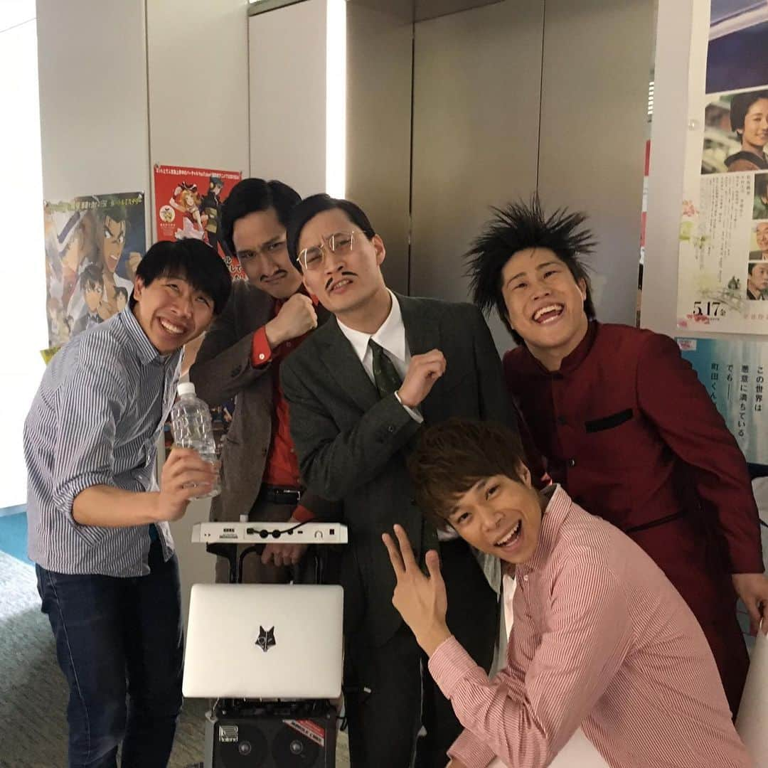 日本テレビ「ウチのガヤがすみません！」さんのインスタグラム写真 - (日本テレビ「ウチのガヤがすみません！」Instagram)「#ウチのガヤ 今夜です‼️ .  #りんごちゃん は得意の料理で#玉森裕太 さんをおもてなし💕 モノマネしながら特製チャーハンを振舞います🍎✨ .  2枚目は、スタジオへ向かう前にパシャり📸✨ . #きつね &#フースーヤ &#コウテイ下田✨ #きつね大津🆚#吉岡里帆 さんレモン早食い対決あります😖🍋 .  3枚目は、#コウテイ #ラニーノーズ 同期仲良しショット📸 ヤバイキングでは、コウテイにまつわる問題徹底討論‼️ . #コウテイ九条 アゴ問題、コンビ仲問題、ご注目ください🤭  今夜23:59〜 ぜひご覧ください✨  #ウチのガヤがすみません #ウチガヤ #ガヤ芸人オフショット #芸人」5月28日 16時11分 - uchino_gaya