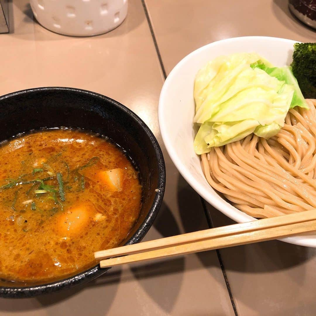 池田彩さんのインスタグラム写真 - (池田彩Instagram)「むっちゃ海老やった🦐🦐🦐🍜 #つけ麺 #五ノ神製作所 #ラーメン #海老 #海老つけ麺 #濃厚 #美味しかった #ラーメン女子  #ポーズは蟹 #海老のつもり」5月28日 16時18分 - aya_ikeda_official