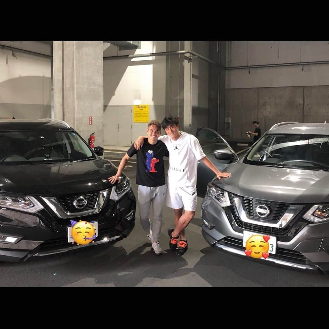 李忠成さんのインスタグラム写真 - (李忠成Instagram)「エクストレイルfamily🚙 #日産 #エクストレイル #ぶんちゃん #Chunちゃん #横浜fマリノス #Yokohama #nissan」5月28日 16時19分 - tadanarilee_official