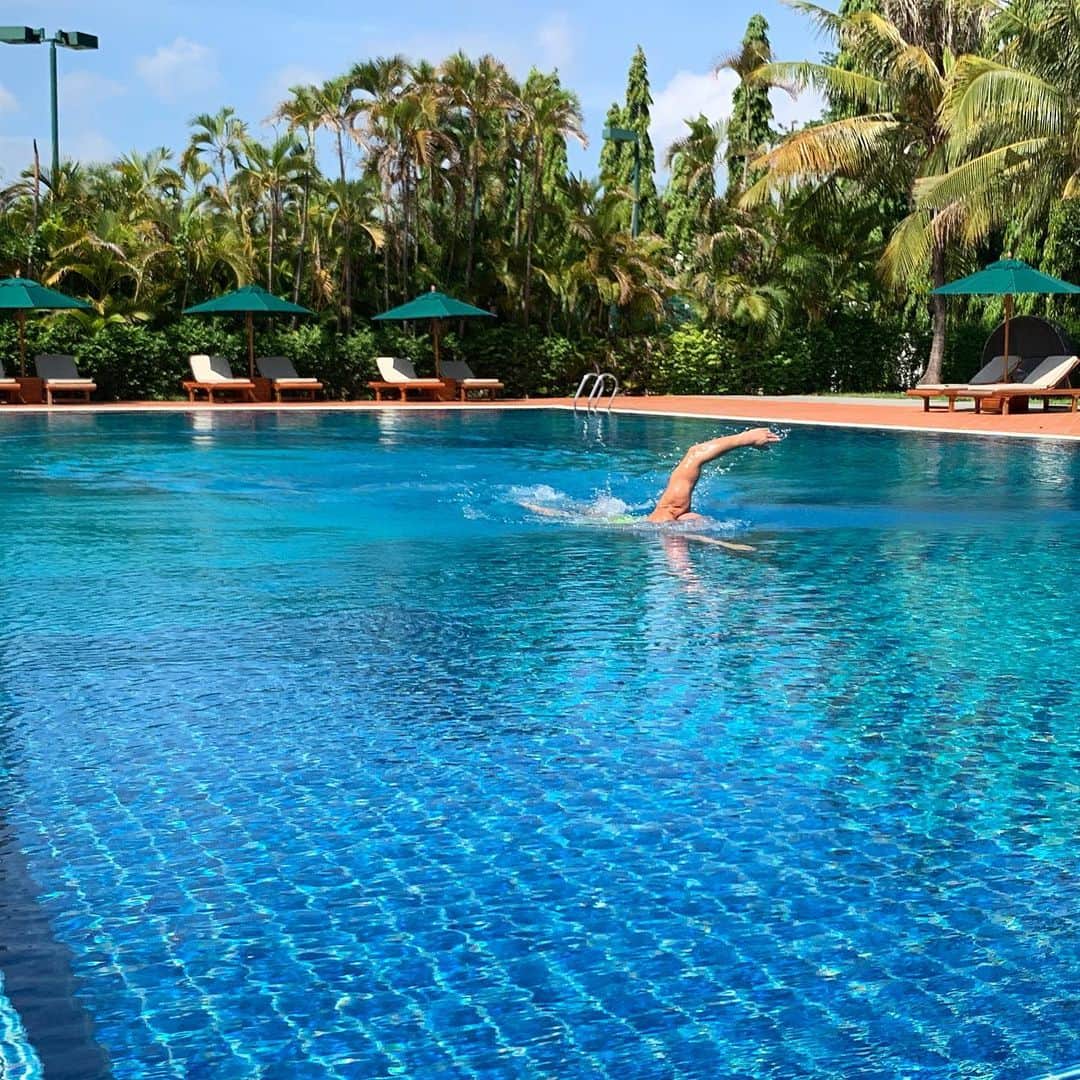 マイケル・クリムさんのインスタグラム写真 - (マイケル・クリムInstagram)「I always find time for some laps... had the pool to myself, very luck! #swimming #phnompenh #sofitel」5月28日 16時29分 - michaelklim1