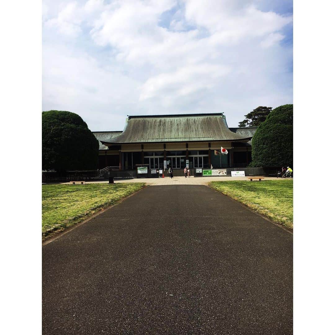 日向野祥さんのインスタグラム写真 - (日向野祥Instagram)「江戸東京たてもの園@小金井公園  昔の建物や歴史好きには 堪らない場所  縁側が尚更好きになりました。 これもまた縁側ラヴァーズ  でも虫は本当にダメでした。  #忙しくなる前 #息抜き #大昔から昭和まで #建築物 #虫は #苦手です」5月28日 16時30分 - sho_higano