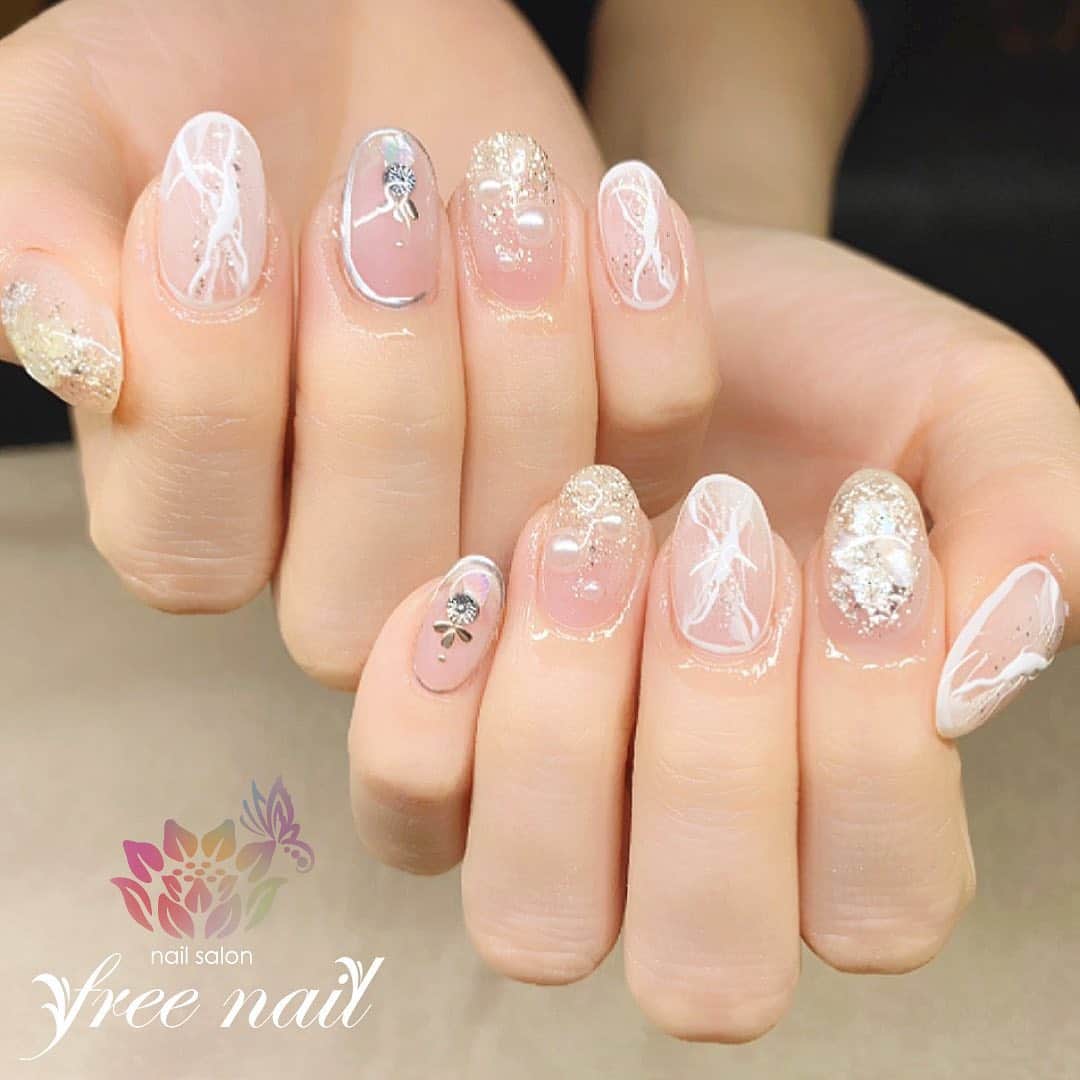 free nail フリーネイルのインスタグラム：「. お客様ネイル💅🏻🍀✨ . 透明感ネイル💠✨ . クリアな大理石💠✨ . ご来店ありがとうございました🙇🏻‍♀️🙇🏻‍♀️🙇🏻‍♀️💗 . #ネイル #フリーネイル #ネイルアート #ジェルネイル #ネイルサロン #大阪ネイルサロン #ネイルデザイン #ネイルチェンジ #大理石ネイル #メタリック #シェルネイル #ラメネイル #パールネイル #クリアネイル #ホワイトネイル #デザインネイル #シンプルネイル #トレンドネイル #透明感ネイル #初夏ネイル #夏ネイル #美甲 #日式美甲 #summernails #nailsart #nailsalon #nailsdid #newnails #newnail #freenail」