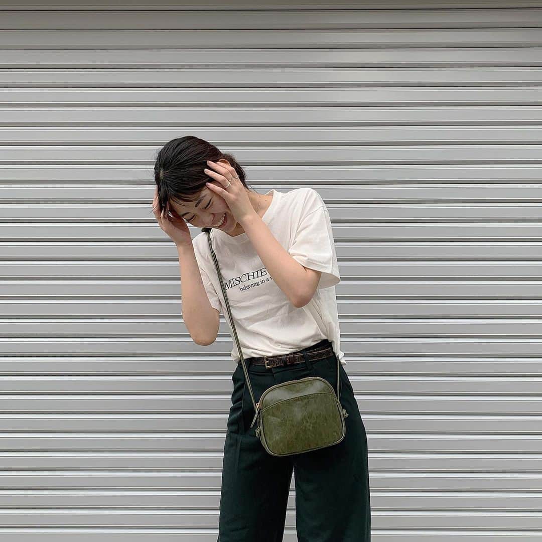 前田亜美のインスタグラム：「. . 私服¨̮. . Tシャツとbagも @gogosing ✌︎(　˙-˙　)✌︎. 前に載せた靴と一緒に購入¨̮ . . #夏日 #身軽 #今日は風強いけど #ami私服 #私服  #gogosing」