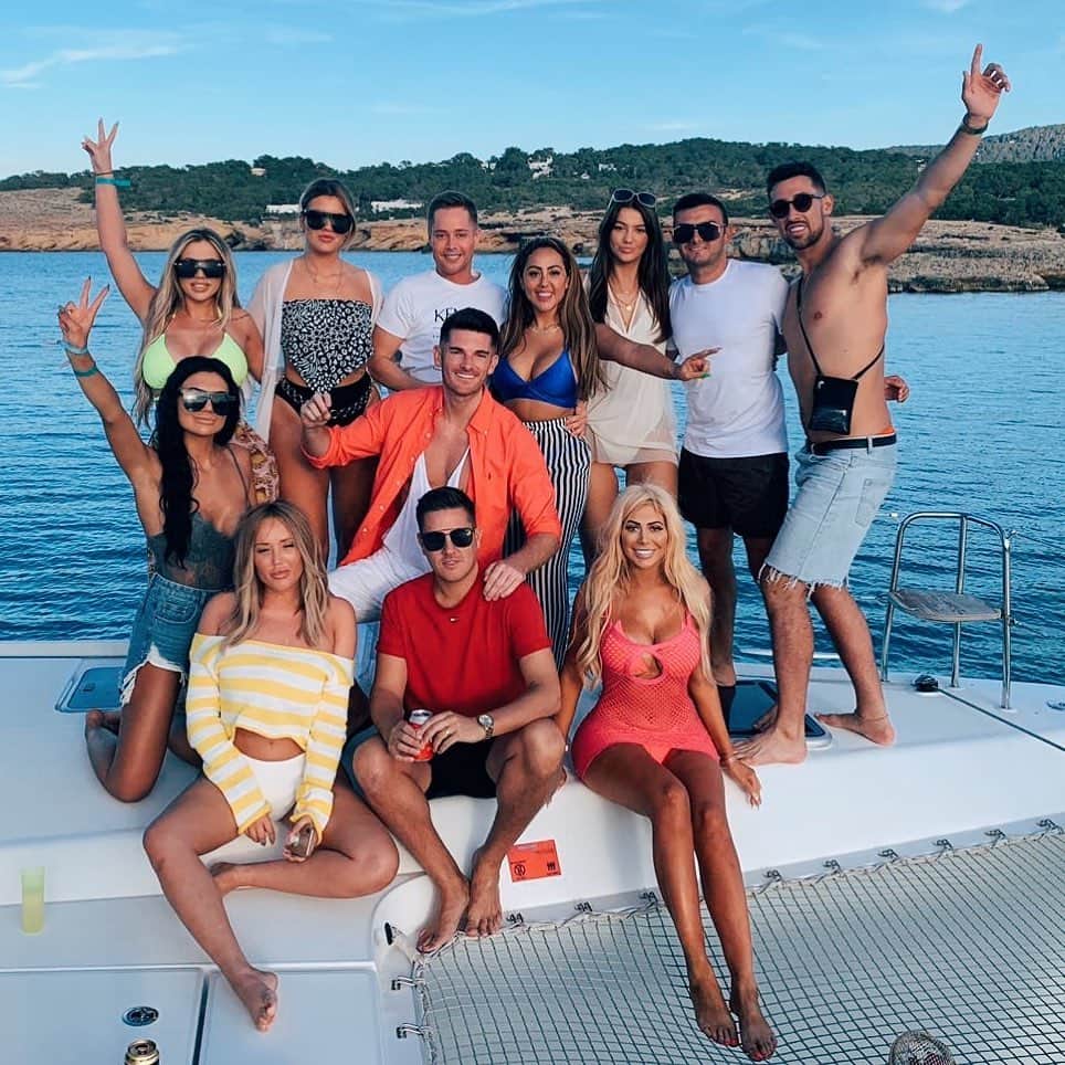 Aka SCUBA CHARLOTTEさんのインスタグラム写真 - (Aka SCUBA CHARLOTTEInstagram)「What a trip. What a group. How we managed to do these past few days I will never know 😂😂😂 long may it continue ❤️」5月28日 16時44分 - charlottegshore