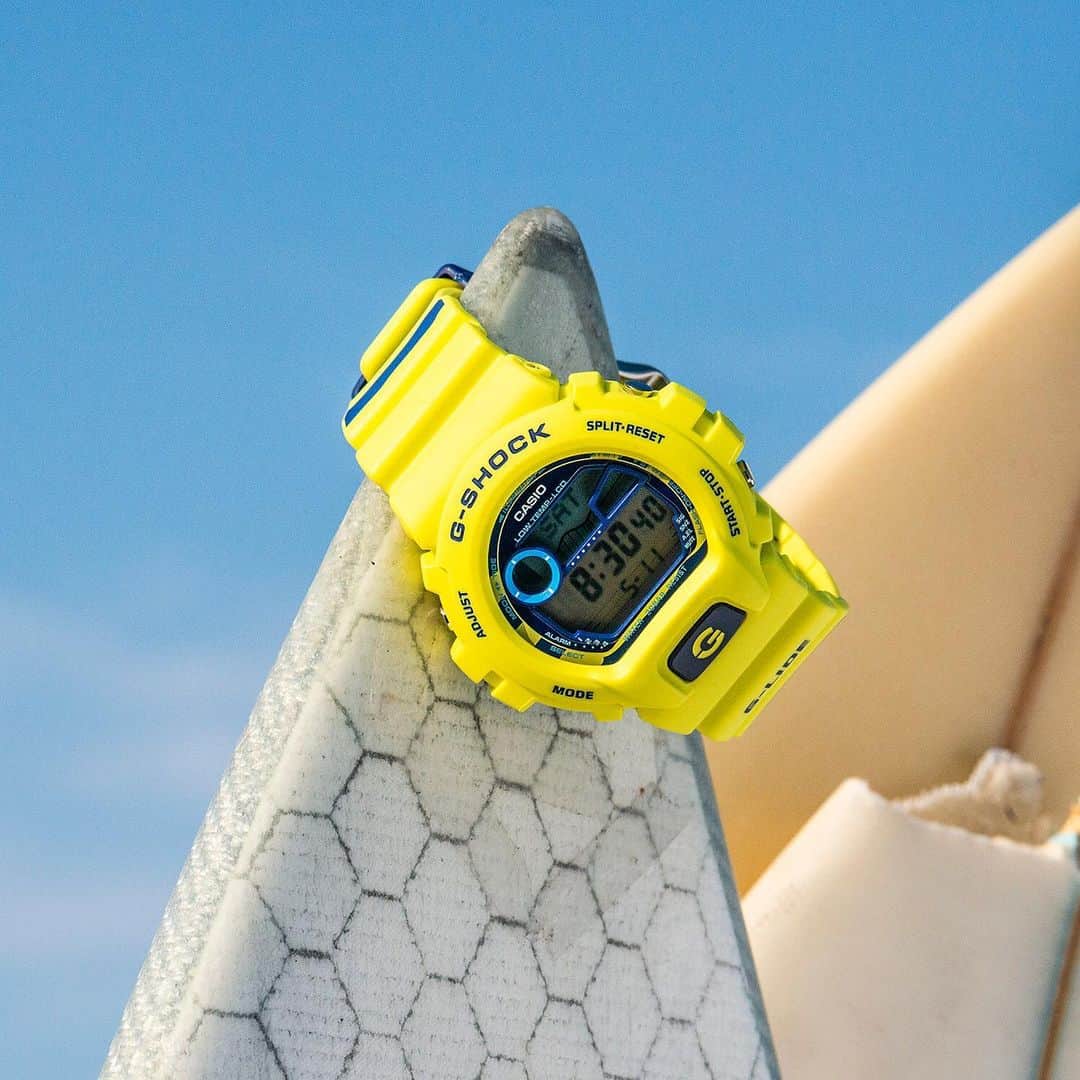 G-SHOCKさんのインスタグラム写真 - (G-SHOCKInstagram)「G-LIDE 2019 SUMMER  スポーツライン「G-LIDE」から、2019年のサマーモデルが登場。定番のラウンドフェイスであるGLX-6900をベースに採用し、液晶画面上部にサーファー必須のタイドグラフを搭載。サーファーがシャークアタック (鮫の攻撃) から身を守るために使用するウミヘビ柄をイメージし、バンドへ縞模様を印刷しています。  Introducing new model for the 2019 G-SHOCK G-LIDE lineup of watches. The base model is the standard round face GLX-6900, and this model come equipped with a digital Tide Graph, which is a must-have function for surfers. The band is imprinted with a striped pattern that resembles a sea snake, to protect the wearer against shark attack.  GLX-6900SS-9JF  #g_shock #g_lide #glx6900 #tidegraph #surf #watchoftheday」5月28日 16時52分 - gshock_jp
