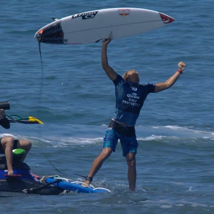 のインスタグラム：「The champ is here! Congratulations again to @kanoaigarashi, #CoronaBaliProtected champion for 2019. You’re a weapon! 🎥: @_taylorcurran @redbull_surfing @wsl #surf #bali #wsl #redbull」