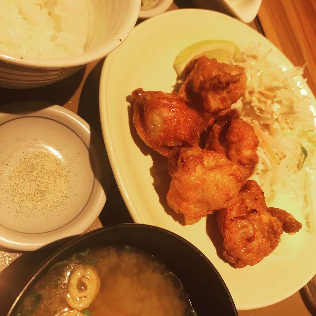 石井元気さんのインスタグラム写真 - (石井元気Instagram)「結局、茶色い食べ物に勝るものはないよね。  16歳か！言うくらい食いました。  結果、胃袋破けました。  #唐揚げ #チキン南蛮 #たこ焼き #あきげん #石井元気」5月28日 17時18分 - genkiishii1226