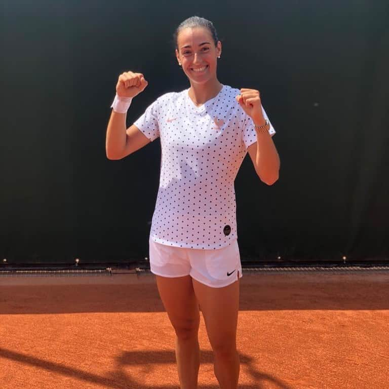 キャロライン・ガルシアさんのインスタグラム写真 - (キャロライン・ガルシアInstagram)「Ready for my first match today @rolandgarros ! 💪🏼👊🏼🎾😉 Merci pour le maillot et bonne chance à toi @amandine_henry ! ⚽️🇫🇷🔥🔥 @nikefootball #FlyWithCaro」5月28日 17時11分 - carogarcia