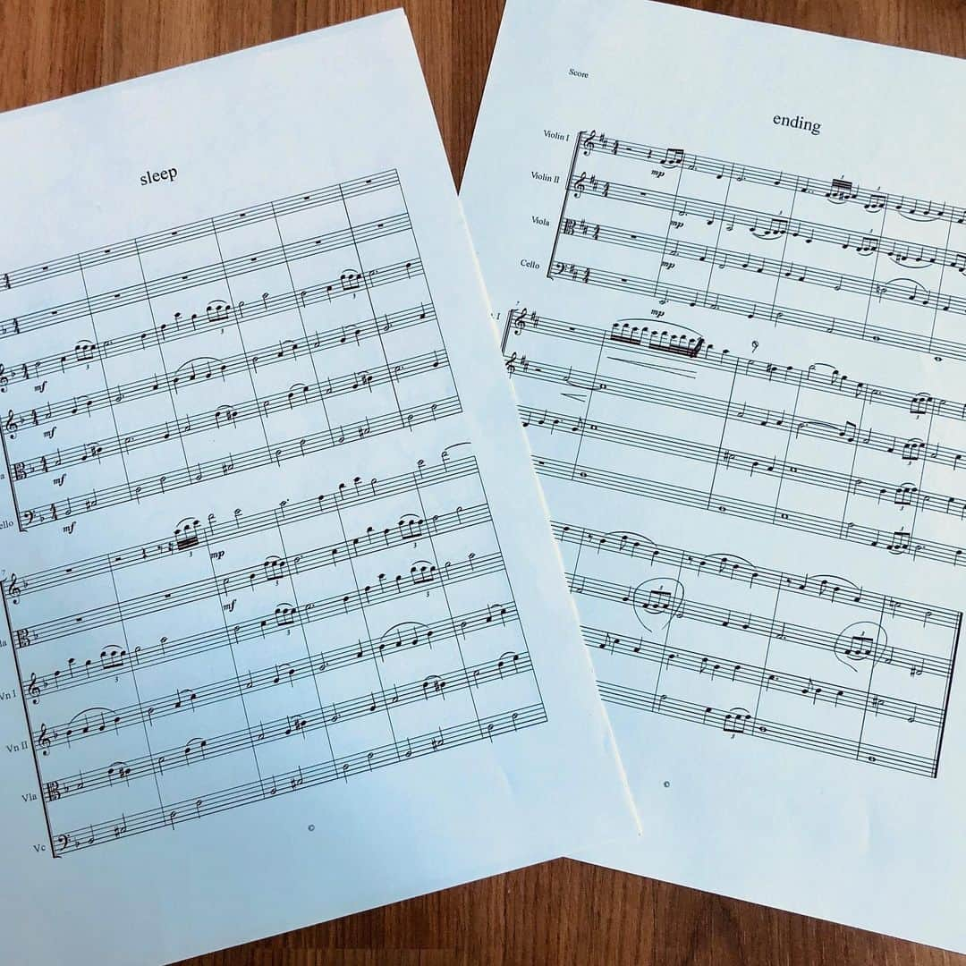 TABLO さんのインスタグラム写真 - (TABLO Instagram)「방 청소하다가 찾은 sleepless in __________ 녹음 당시 악보들. Found the sheet music for our sleepless in __________ while cleaning my room. #sleeplessin__________ #epikhigh #에픽하이 #음악할때만진지한그룹」5月28日 17時14分 - blobyblo