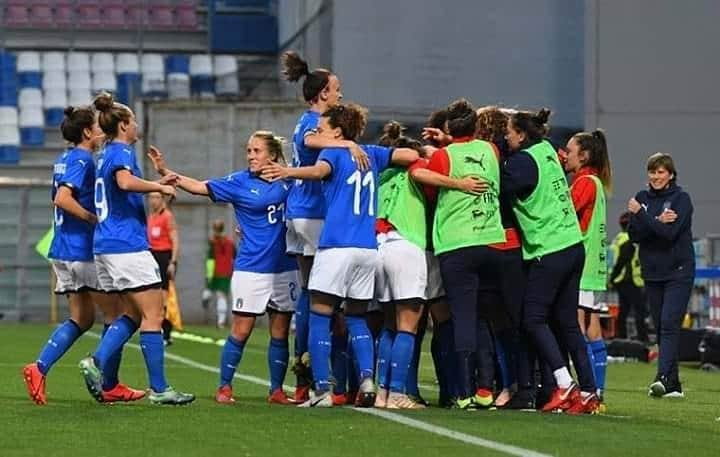 サッカーイタリア代表さんのインスタグラム写真 - (サッカーイタリア代表Instagram)「#Nazionale Femminile🇮🇹 Verso il #Mondiale: domani ultimo test con la Svizzera, ecco le ‘rose’ delle 24 finaliste . Le #Azzurre raggiungeranno nel pomeriggio Ferrara in vista della sfida del ‘Paolo Mazza’: la gara, che sarà presentata oggi, andrà in diretta su Rai Sport+HD . . #VivoAzzurro #FIFAWWC」5月28日 17時19分 - azzurri