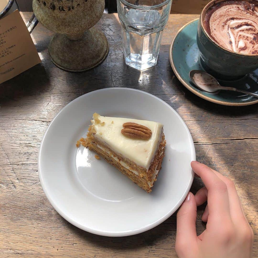 柏山奈々美さんのインスタグラム写真 - (柏山奈々美Instagram)「またケーキ食べに行きたい。  最近夏のような暑さなので外に出たくない病が発動している〜。 カフェ活したいのに、暑さで溶けそう。  みんなも熱中症に気をつけてね。💦 #northfields #northfieldssendai #カフェ #cafe #カフェ巡り #カフェ活 #カフェ好き」5月28日 17時27分 - nanamikashiyama