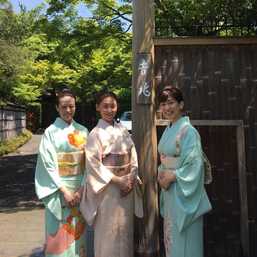 沢瀉美緒さんのインスタグラム写真 - (沢瀉美緒Instagram)「※ Wonderful place and  wonderful dishes ✨ . 大好きなお友達の2人と。 . 年に何回かのお楽しみイベントが 開催される @kyotokitcho_official へ💛💛 . 素敵な誂えに、美味しいご飯、 そして、艶やかな装い✨ . はぁー楽しかった💛 . いつもありがとうございます😊 . . #嵐山吉兆 #嵐山 #arashiyama #kyoto #京都 #茶会 #teaceremony #ミオログ #ミシュラン #michelinstar #令和 #料亭 #着物好きな人と繋がりたい」5月28日 8時35分 - mio_omodaka