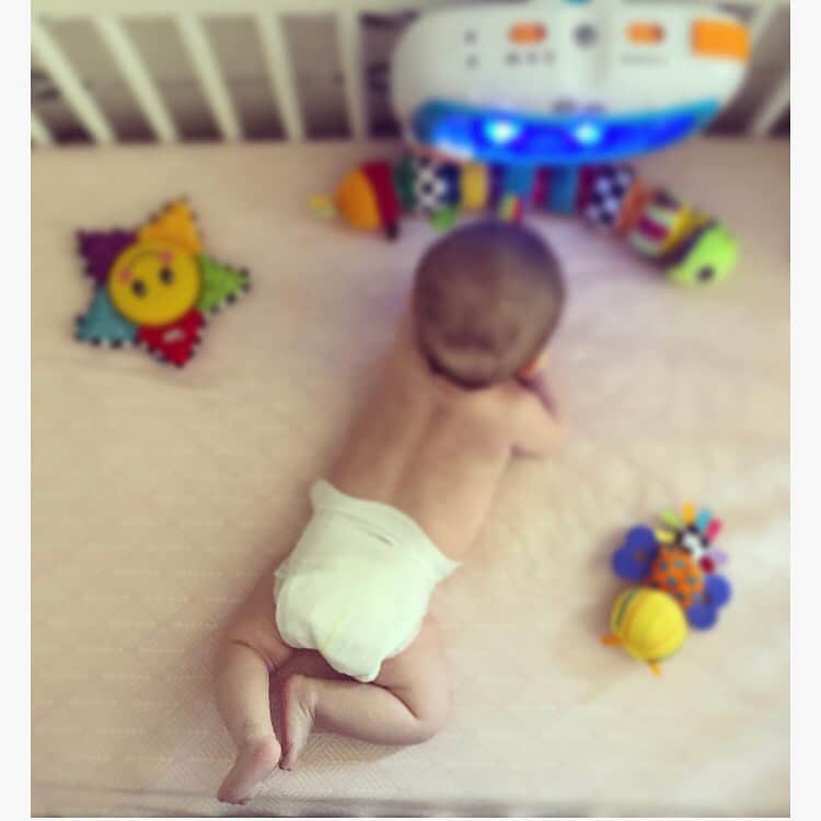 デヴィッド・ジュントーリのインスタグラム：「viv buns.  #baby」