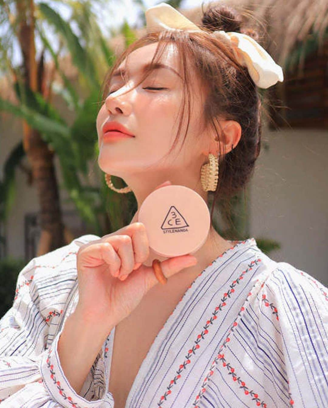 3CE Official Instagramさんのインスタグラム写真 - (3CE Official InstagramInstagram)「#goodmorning  3CE GLOW SKIN CUSHION PINK💛 #3ce #3ceglowskincushion」5月28日 8時29分 - 3ce_official