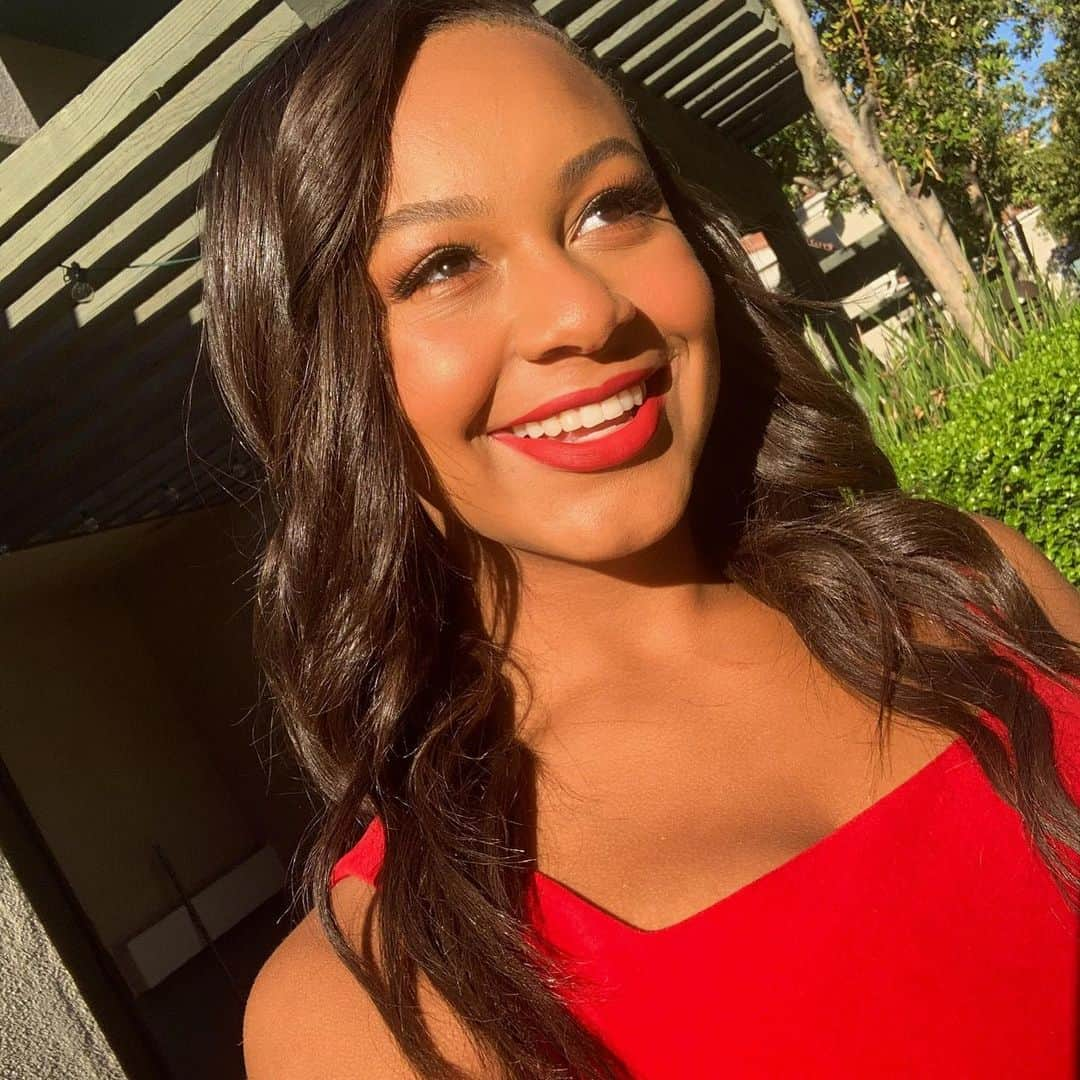 Nia Sioux Frazierさんのインスタグラム写真 - (Nia Sioux FrazierInstagram)「Use your smile to change the world, don’t let the world change your smile. ❤️」5月28日 8時39分 - niasioux