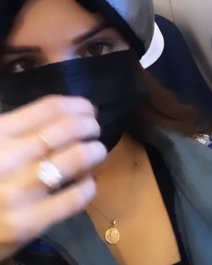 デビー・ライアンのインスタグラム：「hydr8 when you fly, m8」