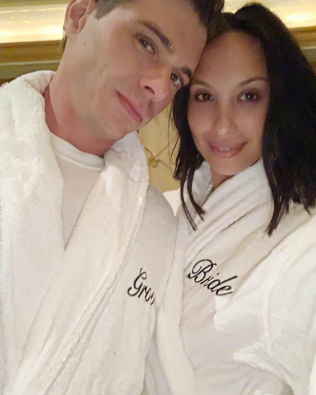 シェリル・バークさんのインスタグラム写真 - (シェリル・バークInstagram)「#Newlyweds Thank you @leahremini for the bride + groom robes! 💕」5月28日 9時00分 - cherylburke