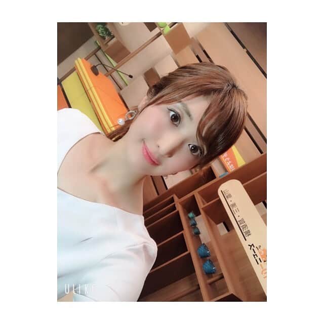 川口智美のインスタグラム：「今朝の #おはようデイリーニュース も無事に終了しました☀️ 今日は、神奈川県内 気温が28度にも上る予報  暑いですね💦こまめな水分補給を！  夜からは、雨が降るようです。  明日も、朝7時からご覧下さい😊  #jcom #zaq #ニュース #キャスター」