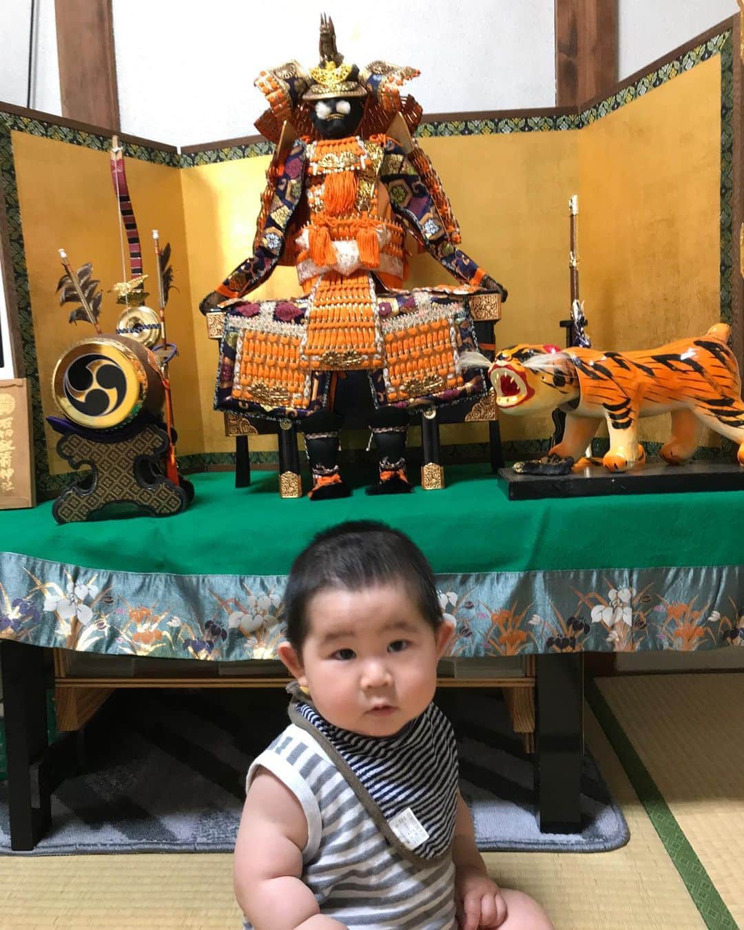 高橋みゆきのインスタグラム：「週末旦那の実家大阪へ🚘💨たくさん抱っこしてもらえたし😊大きくなった心ノ祐見てもらえて良かった👶❣️しかし遠い…😥 #大阪 #車では遠い #クラ吉と心ノ祐」