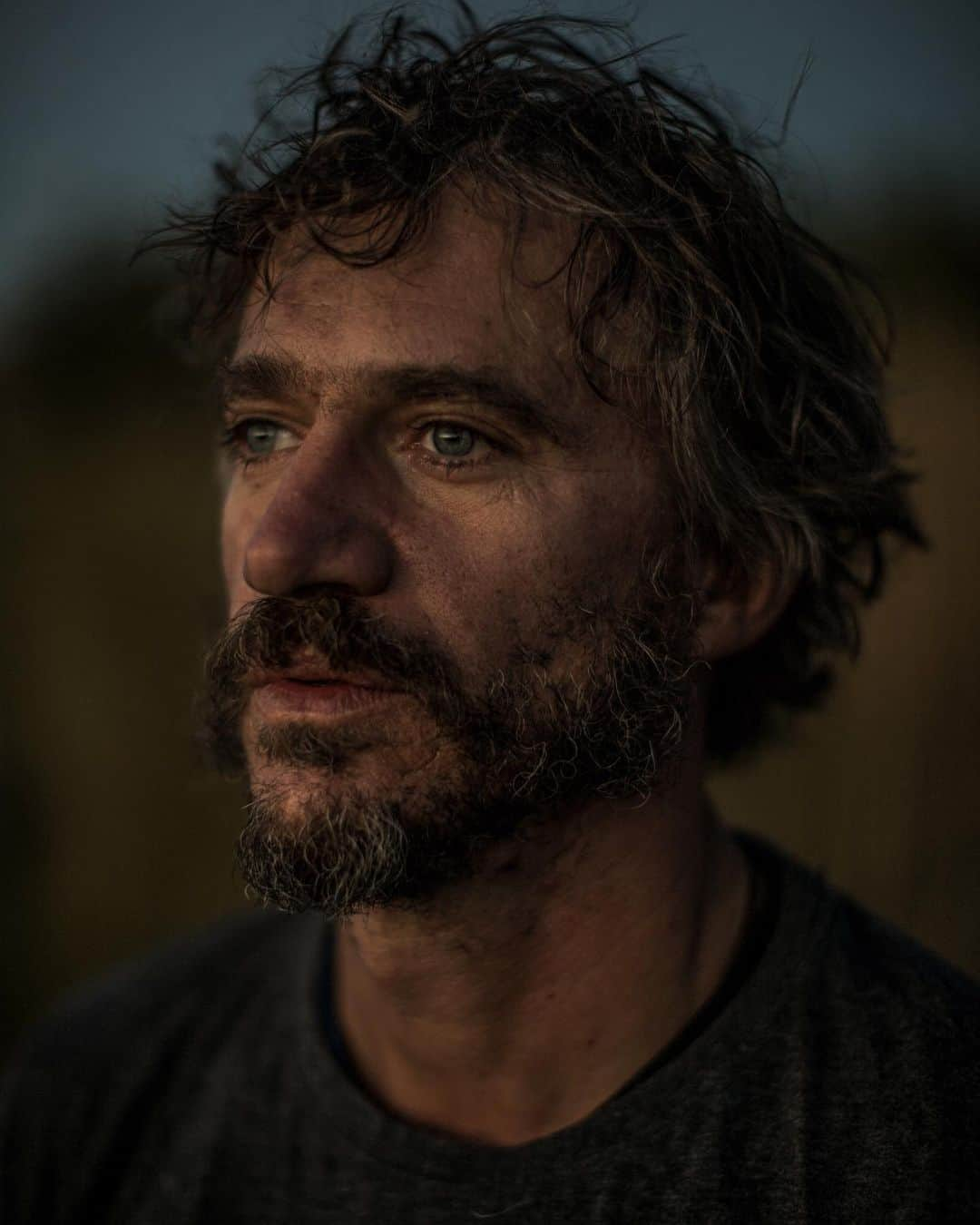 National Geographic Creativeさんのインスタグラム写真 - (National Geographic CreativeInstagram)「Photo by @pete_k_muller | A portrait of a conservationist at a campsite along the Cubango River in Cubango, Angola. #Conservation #Portrait #Africa」5月28日 9時09分 - natgeointhefield