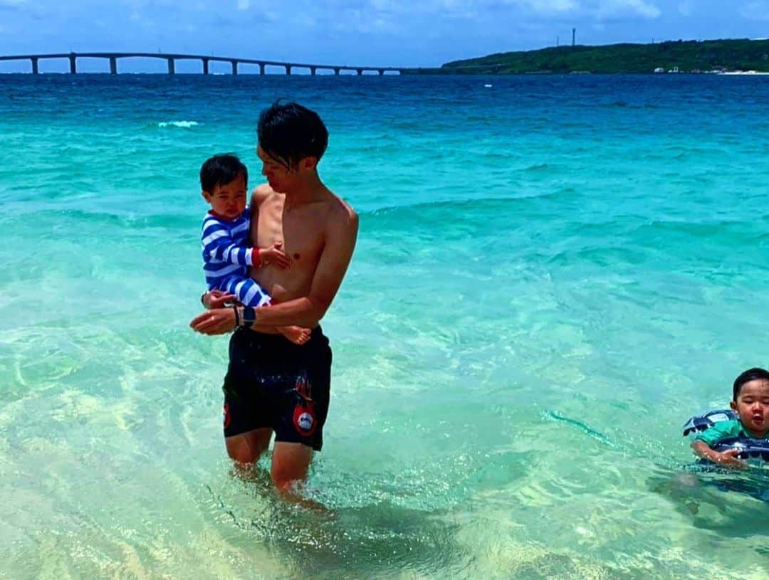 竹内択さんのインスタグラム写真 - (竹内択Instagram)「海ではなく砂に入りたい派🙋‍♂️ #Miyakojima #okinawa #dayoff #sea #myson #dan #toki #oakley #沖縄 #宮古島 #オークリー #takutakeuchi #竹内択」5月28日 9時47分 - taqtakeuchi