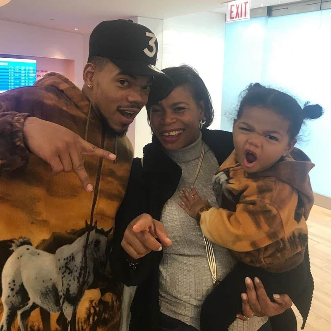 People Magazineさんのインスタグラム写真 - (People MagazineInstagram)「Chance The Rapper + his mom Lisa + his daughter Kensli = the cuteness your Monday night needed. 😍 |#Regram @chancetherapper」5月28日 9時52分 - people