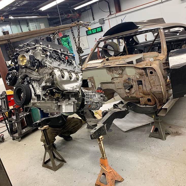 ファンクマスター・フレックスのインスタグラム：「My #Sema2019 @hotchkis #68chevelle (138vin) #SuperSport !!!! Setting up that New Ls5 and that @tremecperformance !!!!! Pow!!!! @originalpartsgroupinc !!!! @sixtwelveautoworx Lou/Danny」