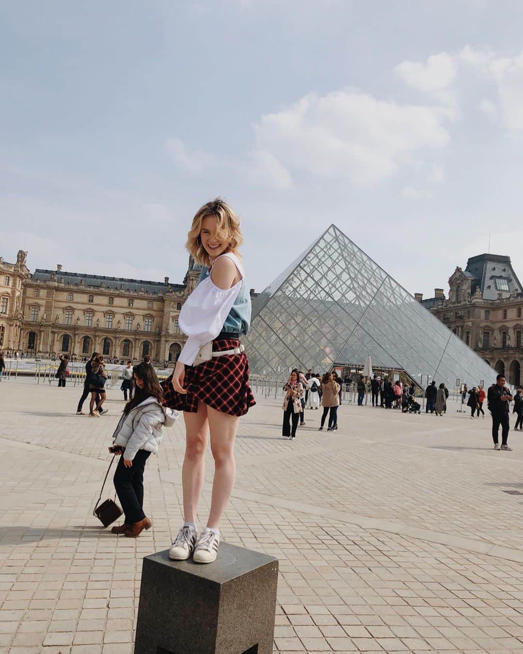 Addison Moffettのインスタグラム：「I louvre you Paris」