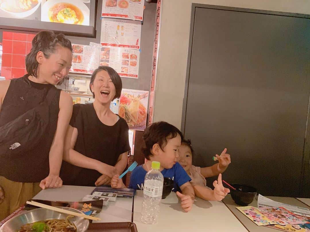 Miho Tanakaさんのインスタグラム写真 - (Miho TanakaInstagram)「去年、親子で2週間お世話になったセブ島の語学学校〝スターゲート〟のyumiさんとティーチャー2人が来日ってことで、京都まで行ってきました✨﻿ ﻿ スターゲートの生徒も集まって👨‍🎓👩‍🎓、﻿ みんなで楽しかったー✨﻿ ﻿ 私と @gumaguma7 のblogとigを見て、スターゲートに親子留学を決めてくれたという方（美人！）にも会えて、光栄でした☺️﻿ ﻿ セブの親子留学のことは、blogに書いてるので﻿ @mie__blogger ﻿ プロフィールから飛んで、blog内のカテゴリーから﻿ 「セブ親子留学」を選んでみてください💡﻿ ﻿ ﻿ ちなみに、今年もセブ行く予定だよー🏃‍♂️🏃‍♀️﻿ ﻿ ﻿ __________________________﻿ ﻿ #親子留学 #セブ留学 #セブ親子留学  #留学したい人と繋がりたい  #セブ留学ブログ #バッチメイト #スターゲートセブ #stargatecebu #stargate #語学留学  #日本人スタッフいます  #真面目な学校 #マンツーマンレッスン #セブ島 #セブ島語学留学  #家族留学 #毎年恒例 #京都タワー #京都タワーフードホール #禁酒中 #授乳中」5月28日 10時04分 - mie__blogger