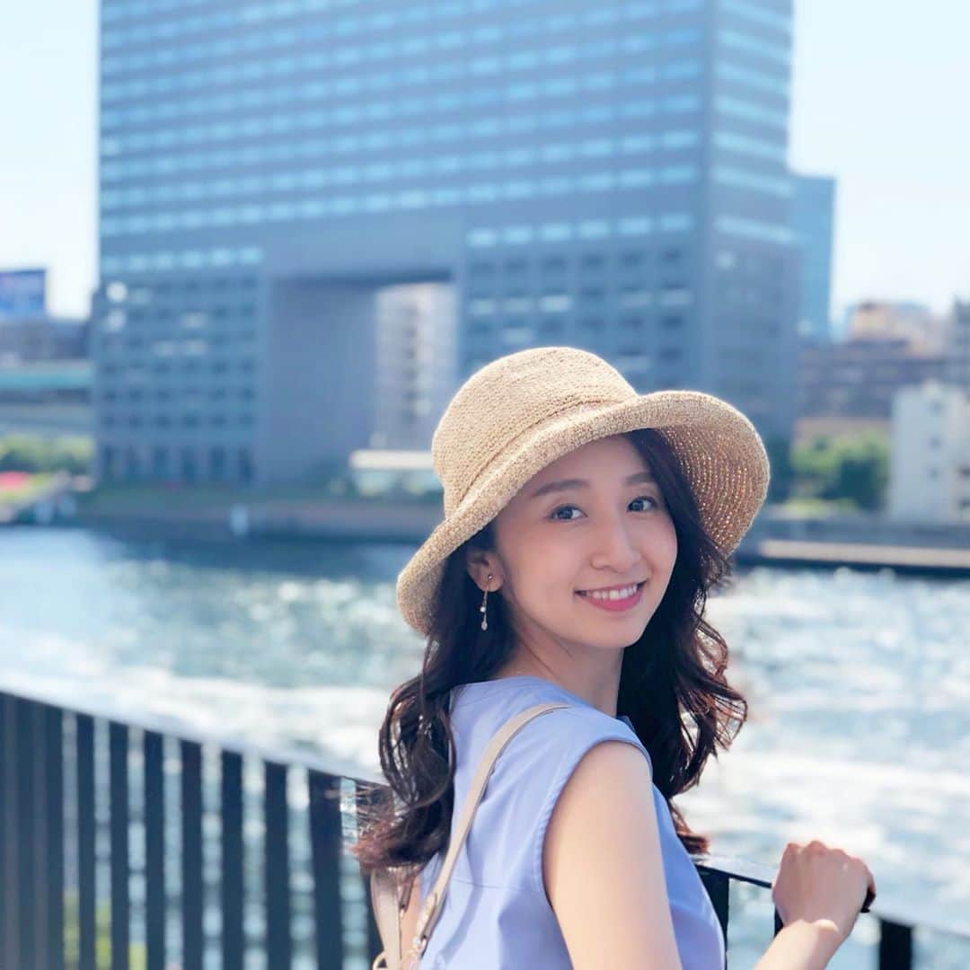 小野恵美のインスタグラム：「先日カフェ巡りに清澄白河に行ってきました。 ブルーボトルコーヒーや清澄庭園でリフレッシュ☕️🌿 隅田川沿いのテラスも♫👒 それにしてもここのところ暑すぎる〜💦 #カフェ巡り #清澄白河 #隅田川 #カフェ #散歩 #ブルーボトルコーヒー #リバーサイド #麦わら帽子」