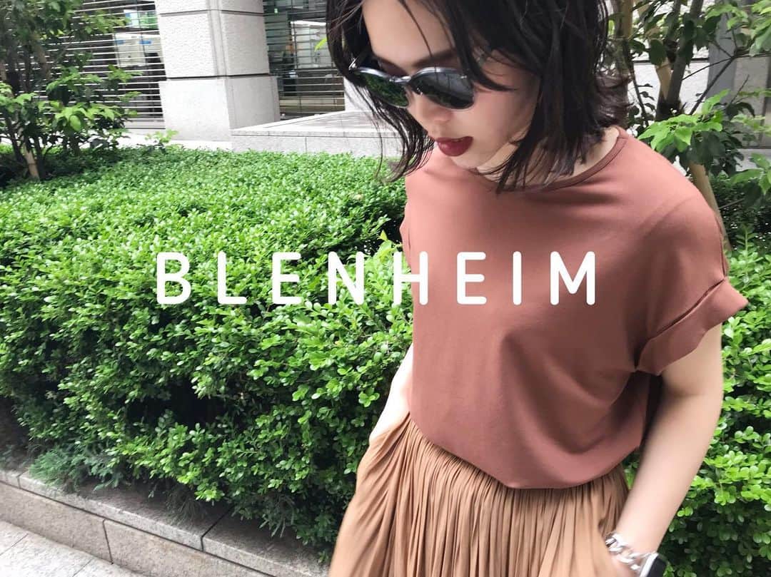 mid pressのインスタグラム：「BLENHEIM  @blenheim_jp . . 【幻の赤みブラウン】 本日発売の #Oggi @oggi_mag にて 紹介があります！ ▶︎P28.29 をCHECK！！ . なんと、今回はこちらの幻の赤みブラウンを抽選で、100名様にプレゼント🎁 Oggi.jp に応募フォームがあるので、そちらから応募してください🙌🏻 . スタイリスト 川上さやかさん @sk_120  アレンジのOggiオリジナルバージョンです☝🏻ポイントはOggi誌面・サイト、またmidブログでお伝えしてます！ ブログは、プロフィールから！ . たくさんのご応募お待ちしています🙂✨ . . .  #Tシャツ #ロールアップ #カットソー  #BLENHEIM #ブレンヘイム  #幻 #赤みブラウン #プレゼント #プレゼント企画 #応募  #涼しげ #お洒落 #スタイリスト は #川上さやか さん♡ #モデル は #oggi #土屋巴瑞季 ちゃん♡ @hazukitsuchiya  #mid_press #mid_official」