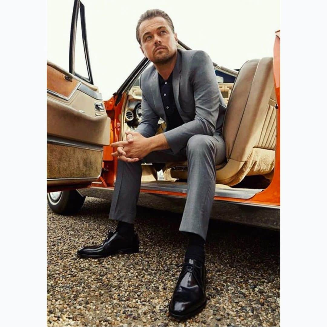 Kara Yoshimoto Buaさんのインスタグラム写真 - (Kara Yoshimoto BuaInstagram)「More shots from #onceuponatimeinhollywoodmovie #covershoot by #alexilubomirski for #esquiremagazine #leonardodicaprio 🖤#mensgroomingbykarayoshimotobua #styling @evetsanchez」5月28日 10時08分 - karayoshimotobua