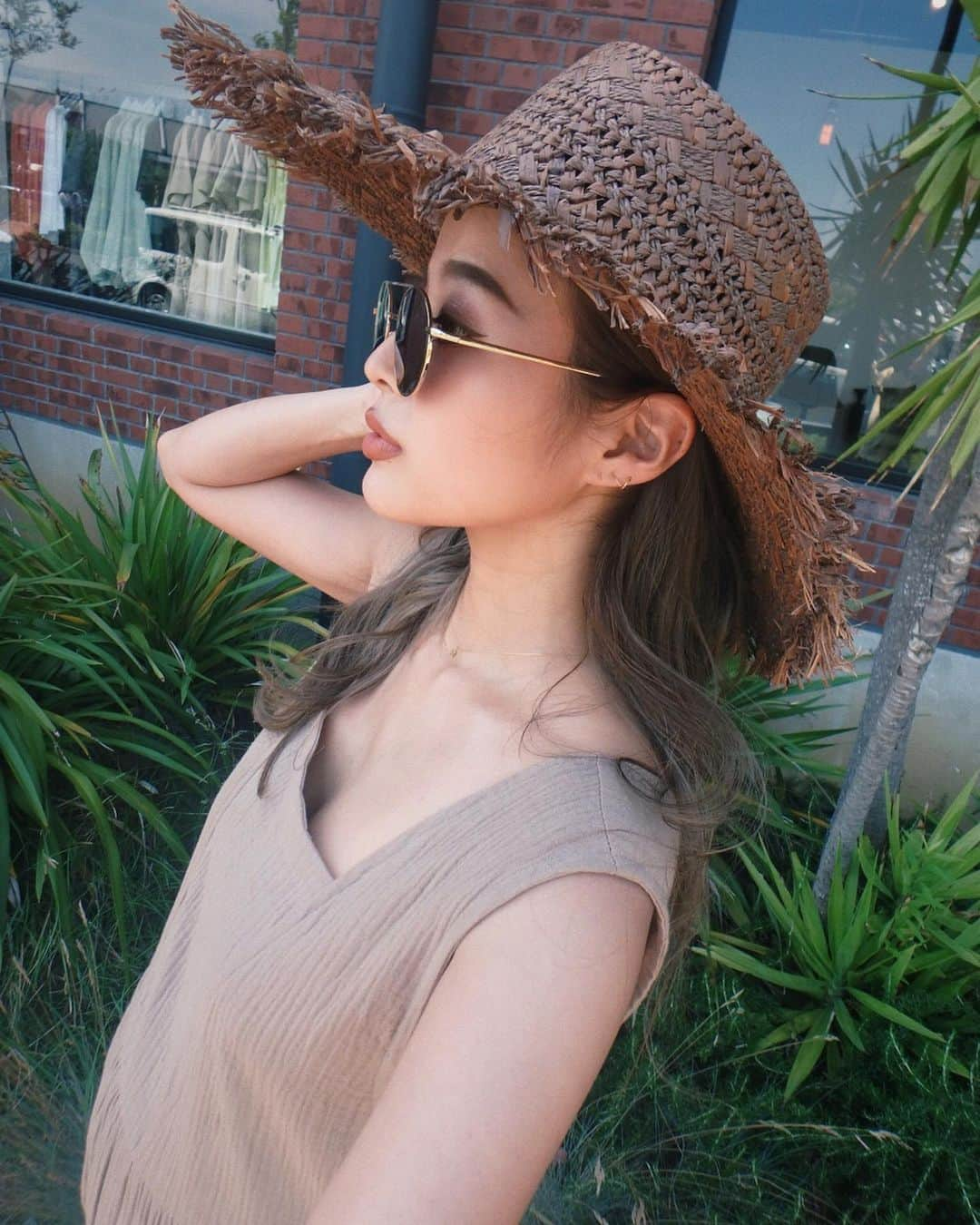 佐野真依子さんのインスタグラム写真 - (佐野真依子Instagram)「GREENROOMのCoordinate🌿 ■ Jane Hat ■ Looker bridge sunglasses @trunc88_official  サンダルは @tkees 🐚 かわいすぎる楽ちん ふわふわコットンワンピースは 夏に発売するものだよ🌿 マタニティにも着やすい シルエットです❤︎ すっごくかわいいので、 お楽しみに🙈 また発売日が決まったら 告知させていただきます❤︎」5月28日 10時22分 - sanomaisanomai