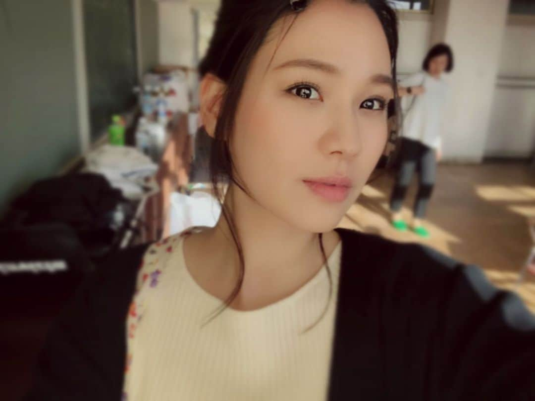 工藤采佳さんのインスタグラム写真 - (工藤采佳Instagram)「おはようございます☀️ もうすぐ5月が終わりますね〜早いw 上京して1年ってあっという間やん！ 連日の暑さに今年の夏は大丈夫かな？ とすでに怯えておりますが、、、 皆さんはいかがお過ごしですか？☺️ 資生堂 洗顔専科パーフェクトホイップu 「歳月の贈り物」ご覧下さった方からの たくさんのコメントありがとうございます🙏 東京に出て自分の中での１つの目標でも あったお仕事をすることができて、 達成感と喜びに満ち溢れています！ 出会いを大切に、ご縁を大切に☺️🍀 いつも応援してくださる皆様、 ありがとうございます！！！ . . . . . . . . #撮影#モデル#タレント#cm#資生堂#shiseido #仕事#目標#嬉しい#東京#福岡#俳優#感謝#メイクアップ#プロ#ヘアメイク#美肌#ありがとうございます #shooting#photography#selfie#skin#movie#care#beauty#makeup#pro#thankyou#work#amazing」5月28日 10時25分 - kudo__ayaka