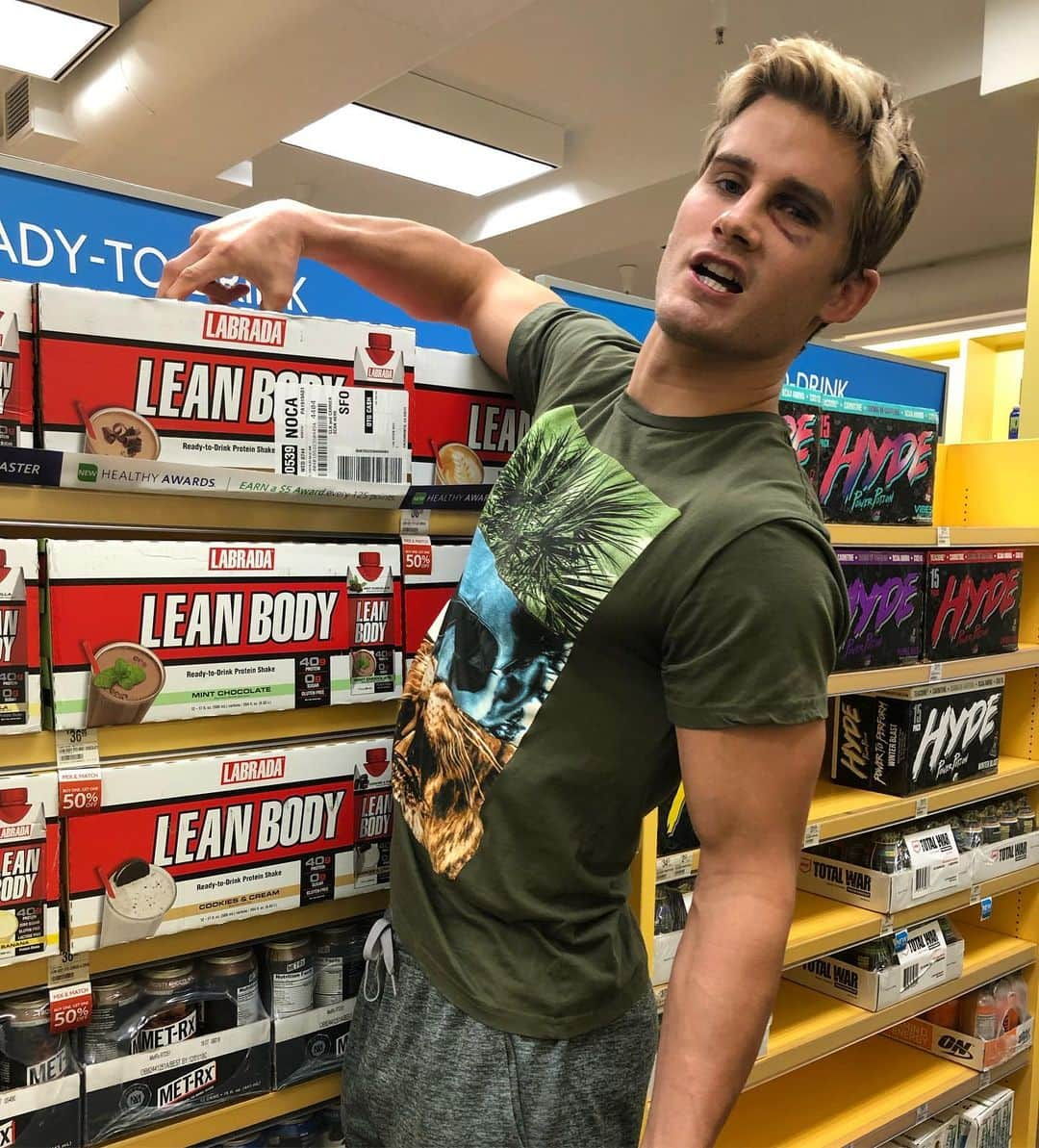 セージ・ノースカットさんのインスタグラム写真 - (セージ・ノースカットInstagram)「Gimme some」5月28日 10時46分 - supersagenorthcutt