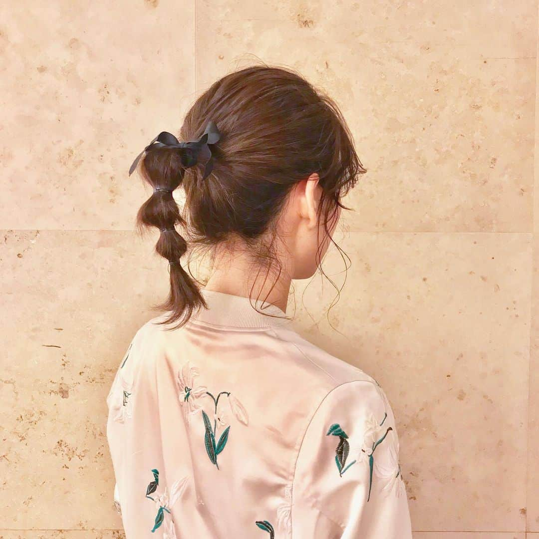 布川桃花さんのインスタグラム写真 - (布川桃花Instagram)「セルフヘアアレンジ❤︎ まだ長さ足りなくて三つ編みできなかった😂 . @nanoco_beauty の炭酸ヘアオイルは タオルドライした後につけるとサラサラになるし、 セットした時は後れ毛や毛先につけるといい感じ✌🏻」5月28日 10時54分 - momoka_fukawa