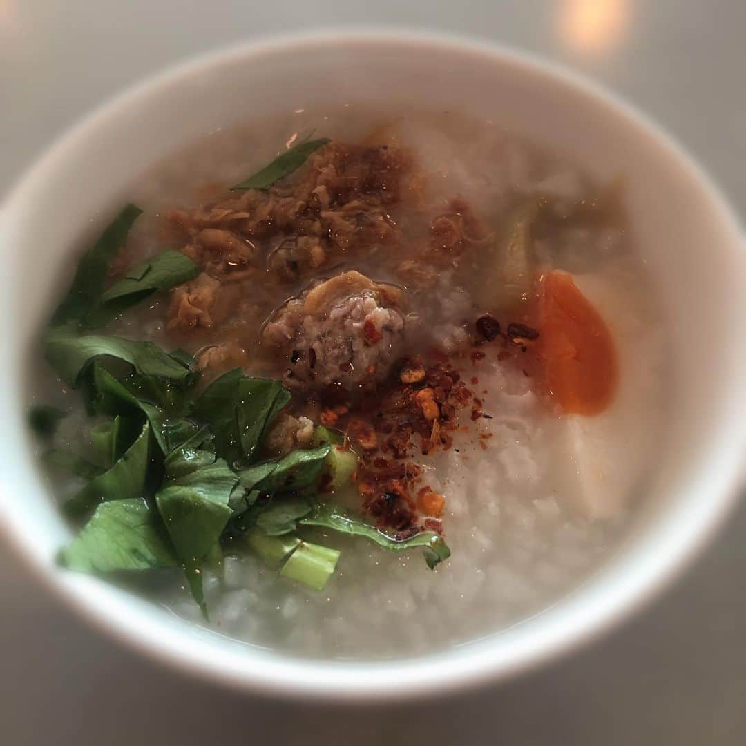 横田真一のインスタグラム：「タイ料理🇹🇭けっこう好き ゴルフ終わりのチキンウイング最高^_^」