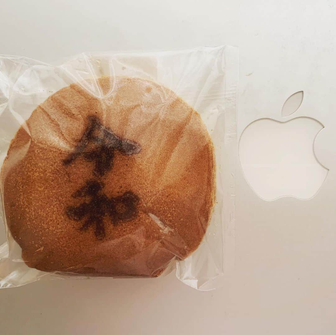 青田典子さんのインスタグラム写真 - (青田典子Instagram)「なんだか食べちゃうのがもったいなくて、ラップされたまま飾ってあります💕」5月28日 11時02分 - norikoaota