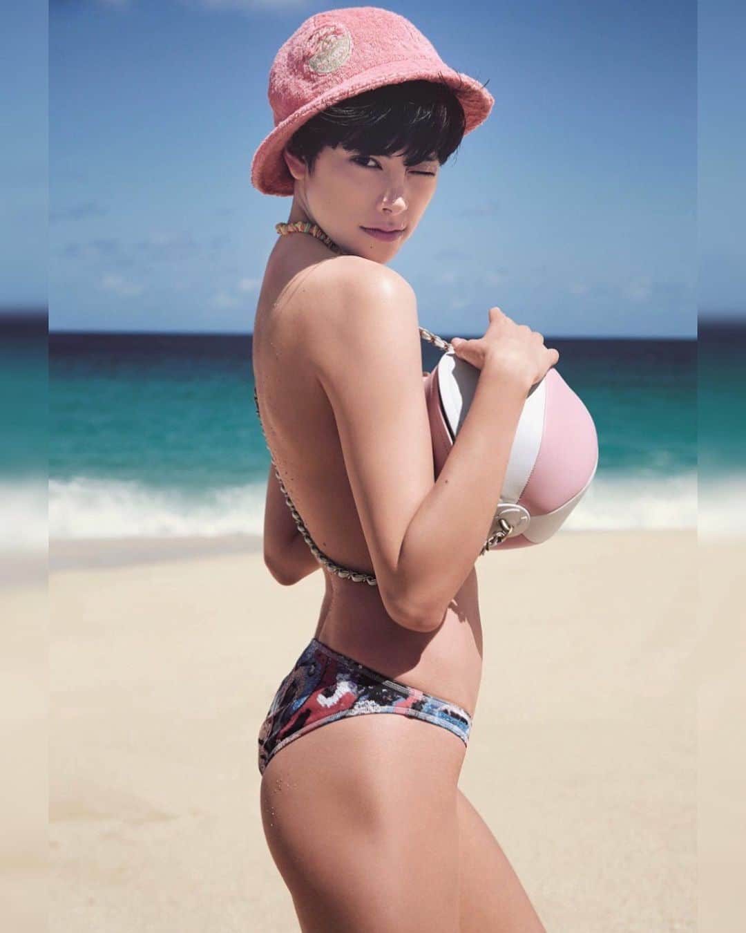のインスタグラム：「ELLE Japan Body Issue🍉 @ellejapan  Happy 30th Anniversary💗 Photo by AKINORI ITO」