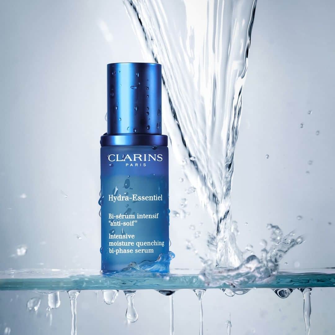 Clarins Canadaさんのインスタグラム写真 - (Clarins CanadaInstagram)「With the upcoming hot season, our skins need a little boost of hydration. 💦 . . . #Clarins #ItsAllAboutYou #HydraEssentiel #Skincare #Hydration」5月28日 11時00分 - clarinscanada